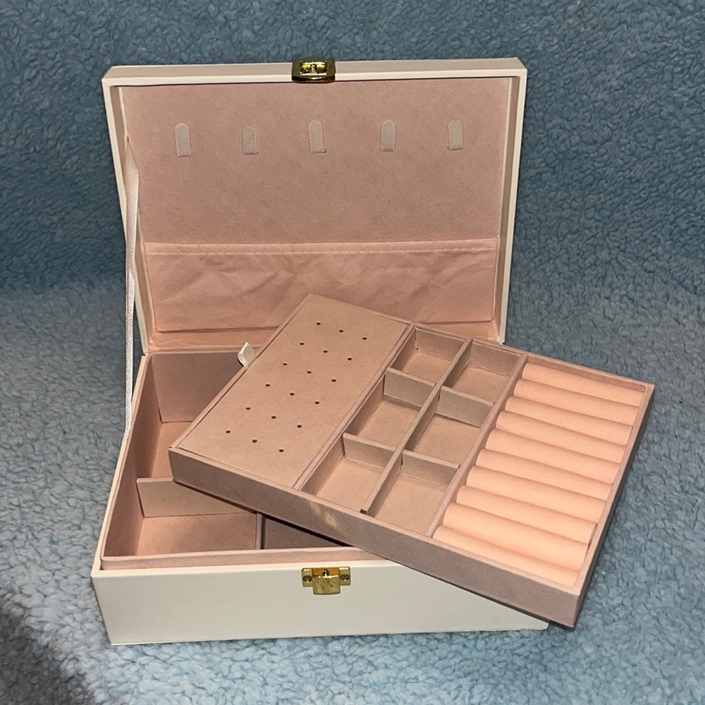 Jewelry box